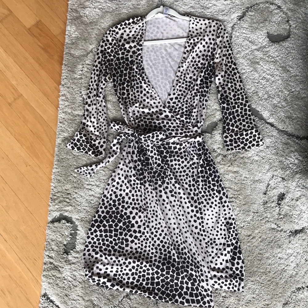 Diane von furstenberg vintage size 8 wrap dress